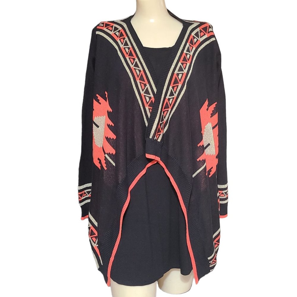 Love Always Women's Loose Top.  Southwestern Design.  Great Condition!
